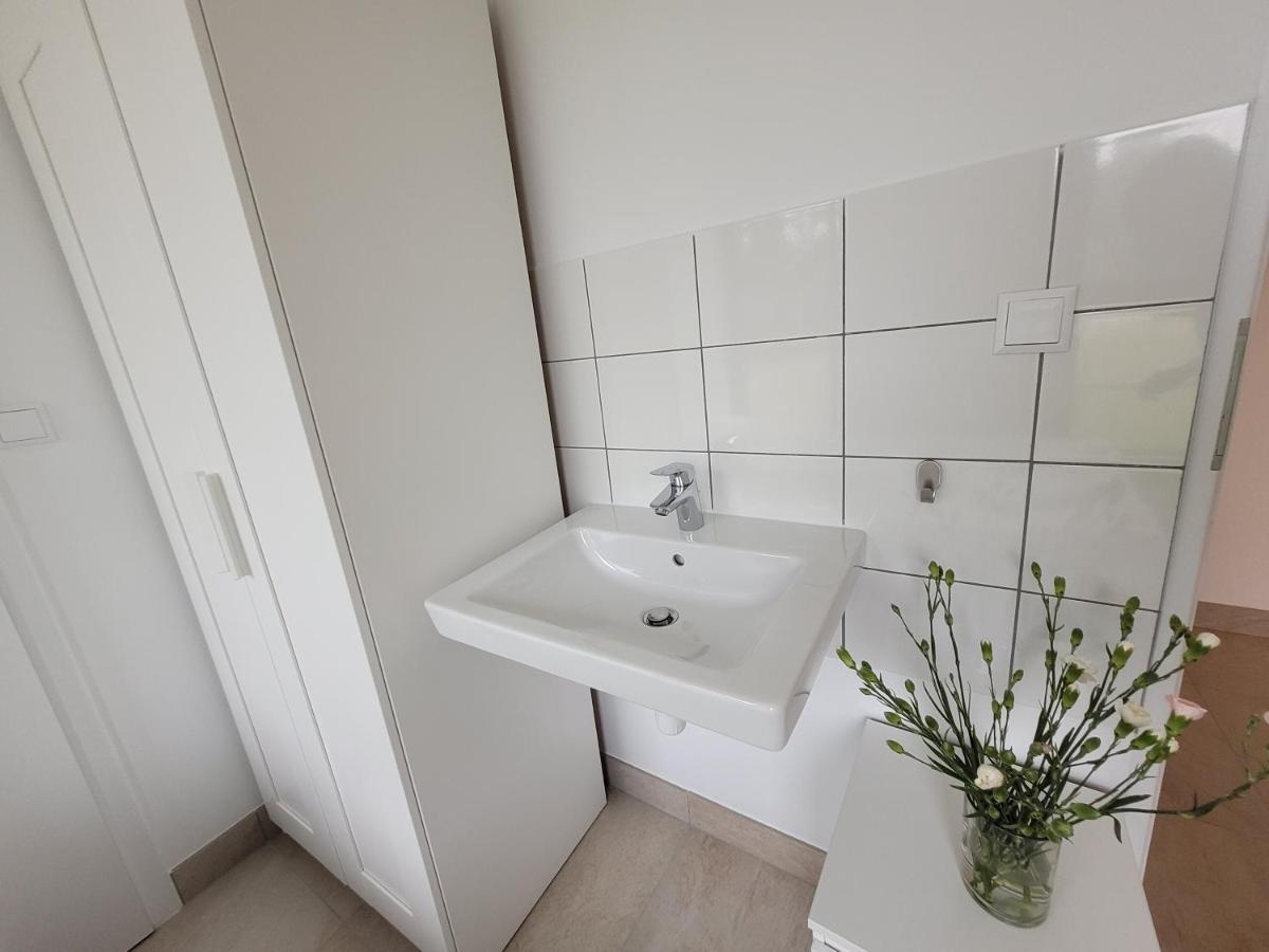 Aquamarina Prima - Pokoje Na Parterze Aparthotel Мендзиздрое Екстериор снимка